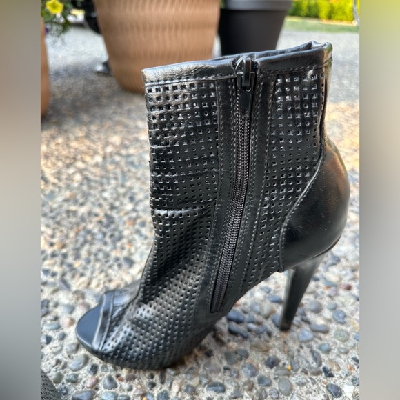 Gossip peep toe booties size 7/ 37 - Picture 2 of 7